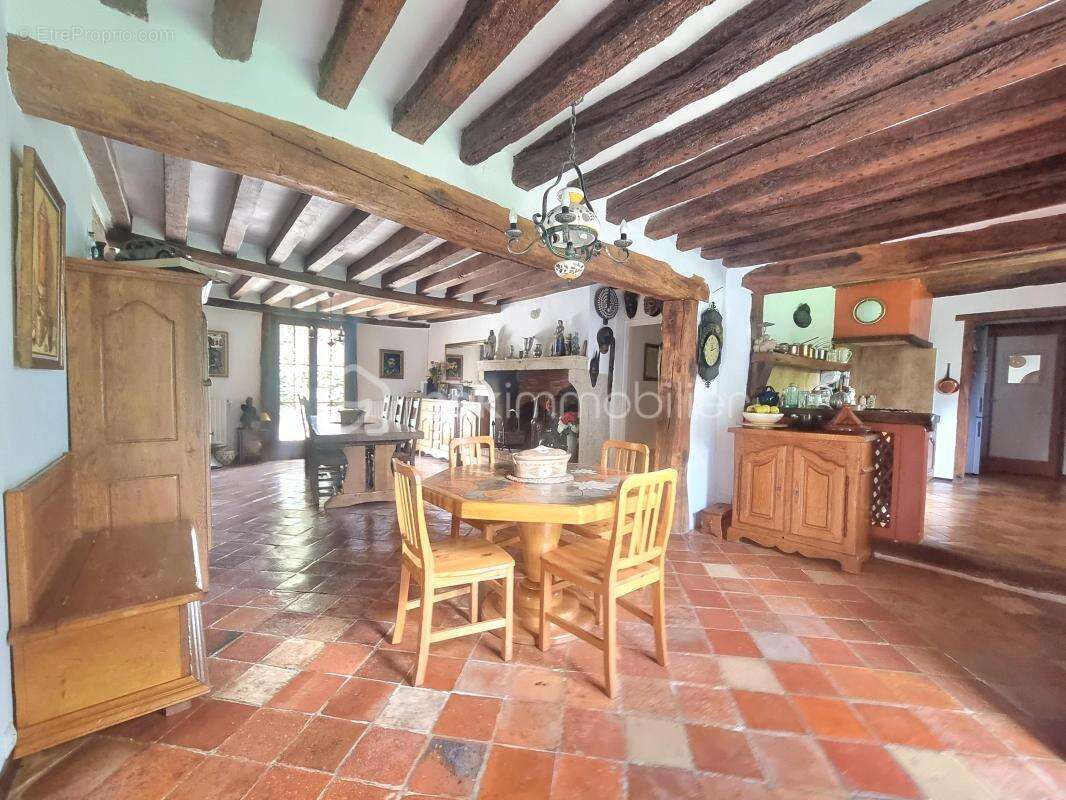 Maison à SAINT-CYR-SUR-MORIN