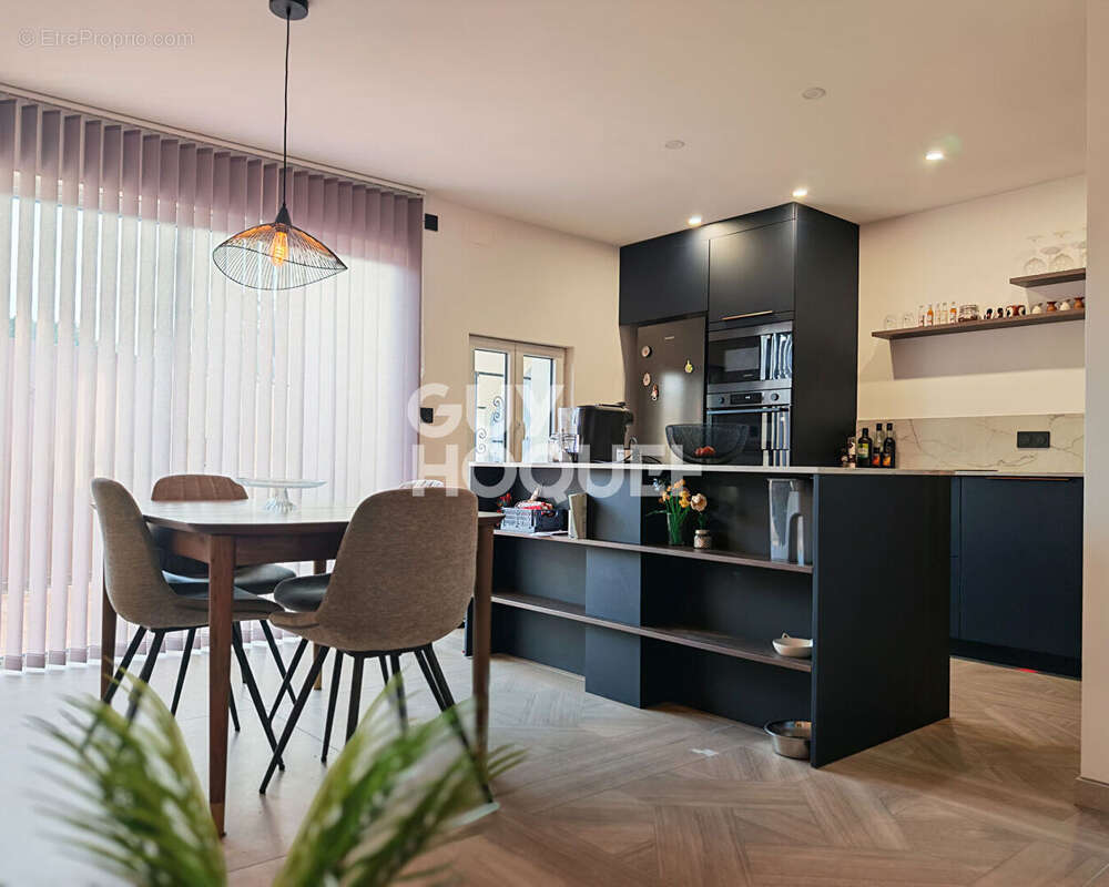 PERPIGNAN quartier des platanes, à vendre maison de ville, 4 pièces avec jardin et garage à motos - photo 3