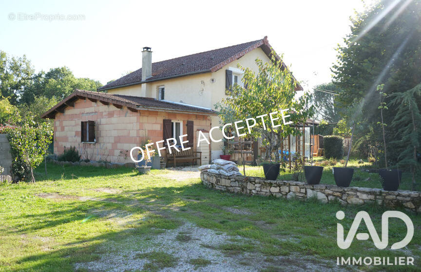 Photo 1 - Maison à LUZILLAT