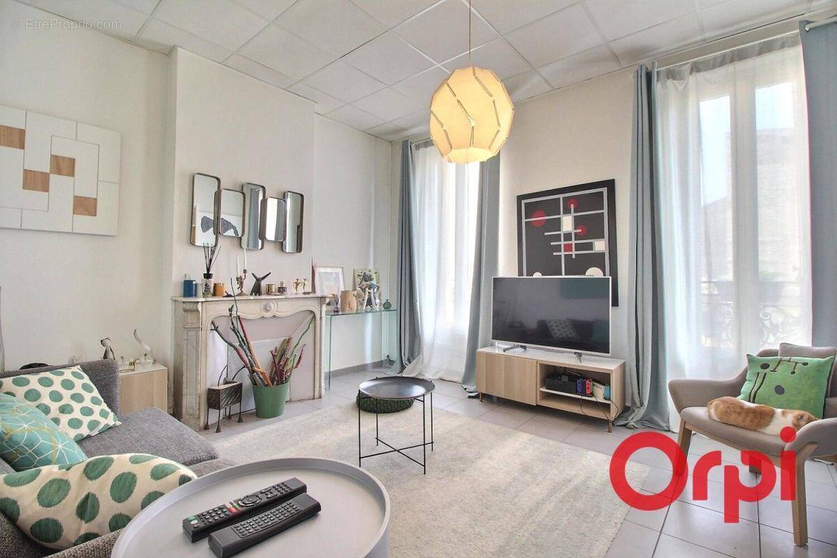 Appartement à MARSEILLE-2E