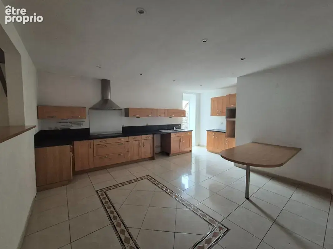 Ensemble immobilier 250 m² - Local commercial et deux logements - Hyper centre de Romorantin - photo 7