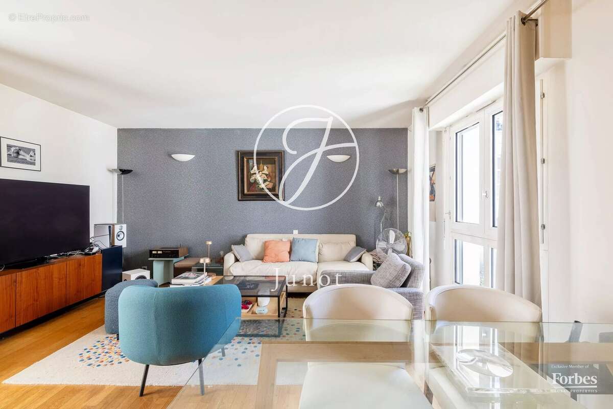 Appartement à PARIS-3E