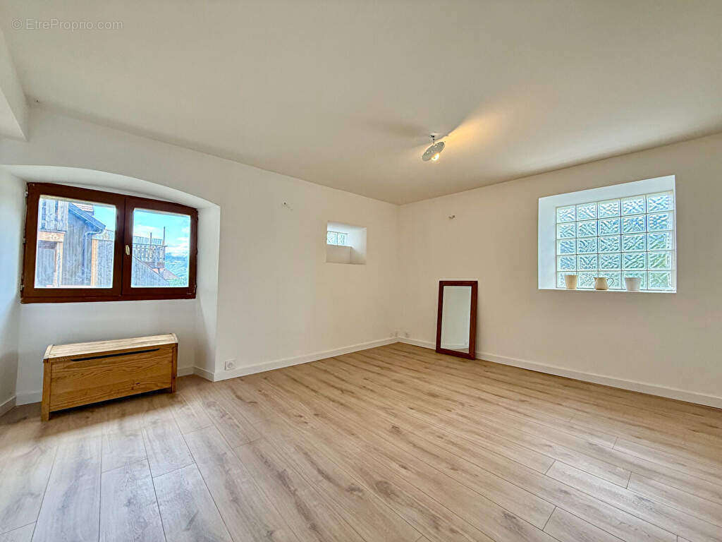 Appartement à LATHUILE