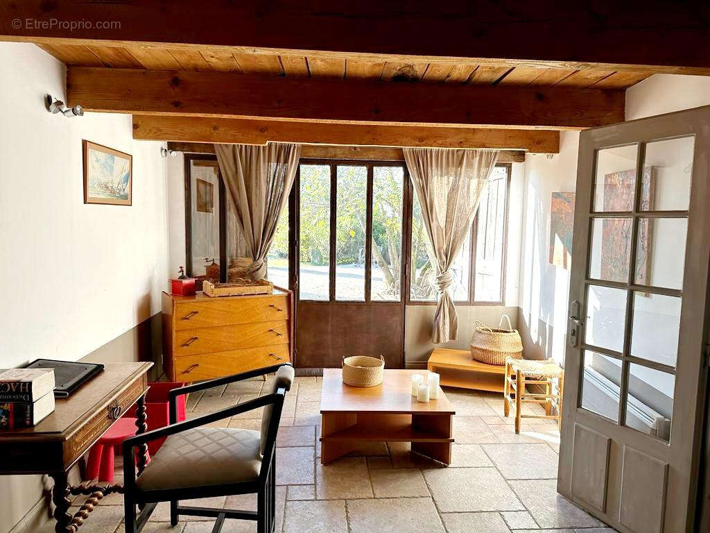 Maison à CAMARET-SUR-AIGUES