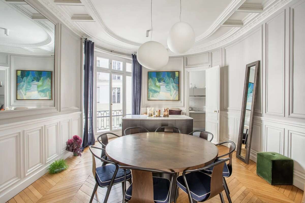 Appartement à PARIS-16E