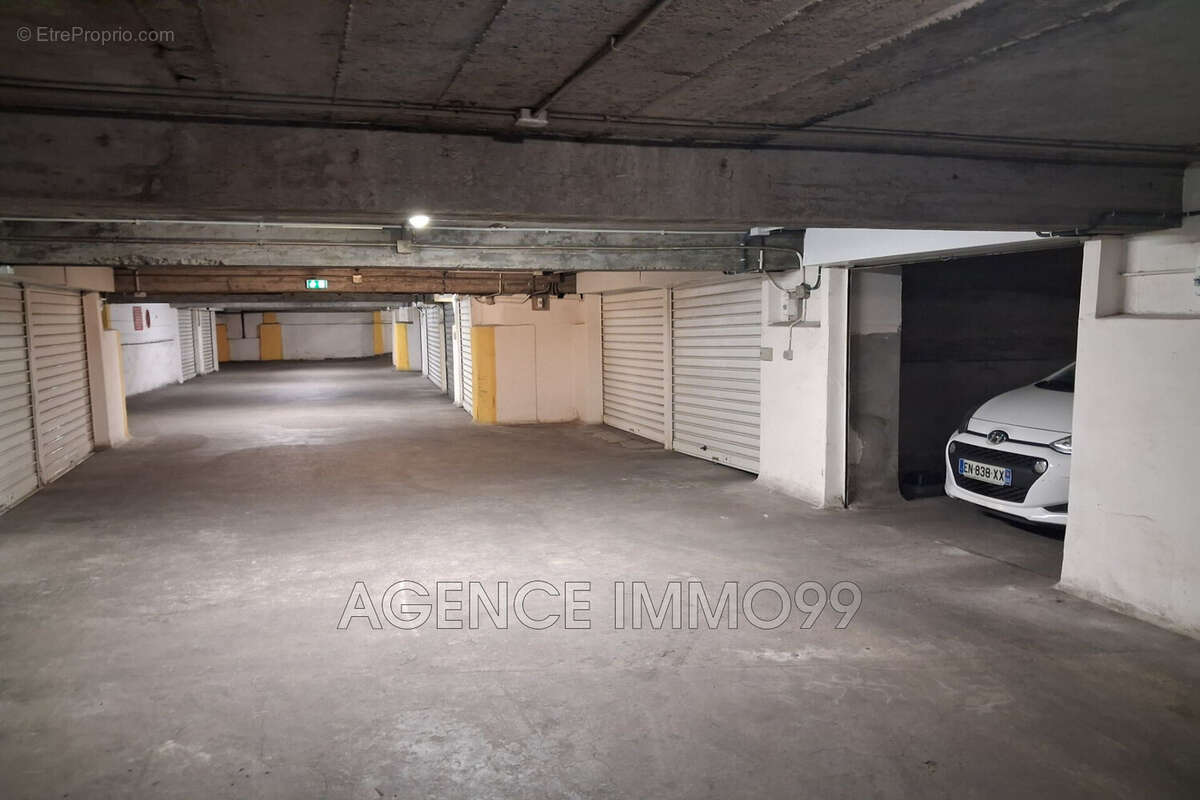 Parking à CANNES