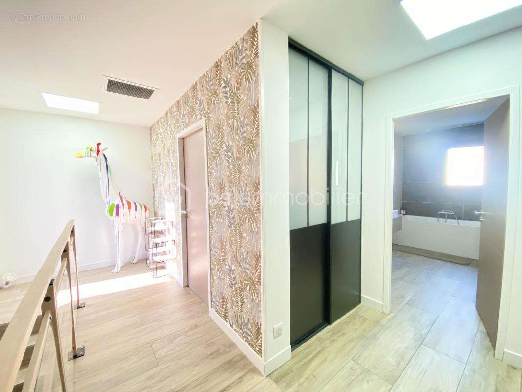 Maison à MONTELIMAR