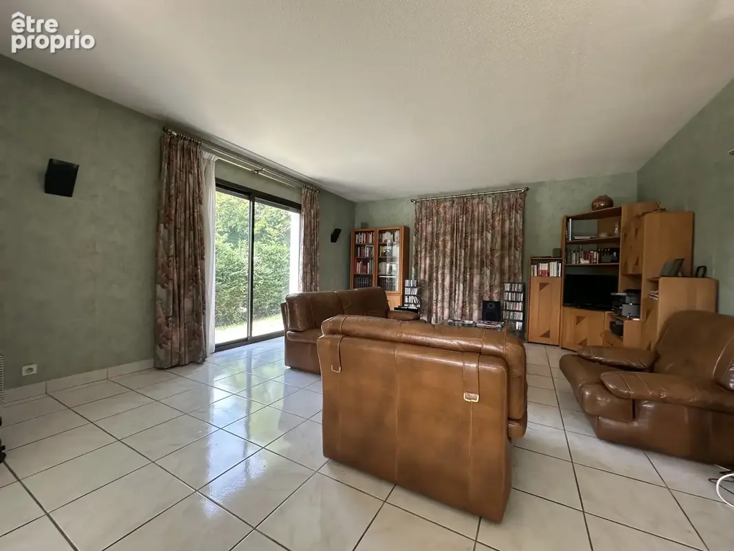 Agréable maison idéalement située à deux pas du Bourg d'Arpajon sur Cère. - photo 6