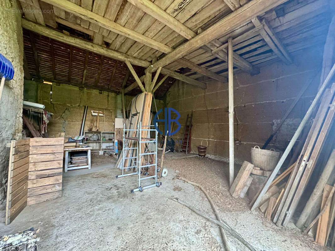 Maison à SAINT-VICTOR-DE-MORESTEL