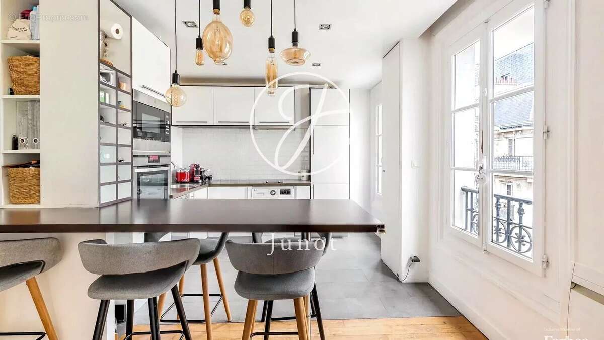 Appartement à PARIS-18E
