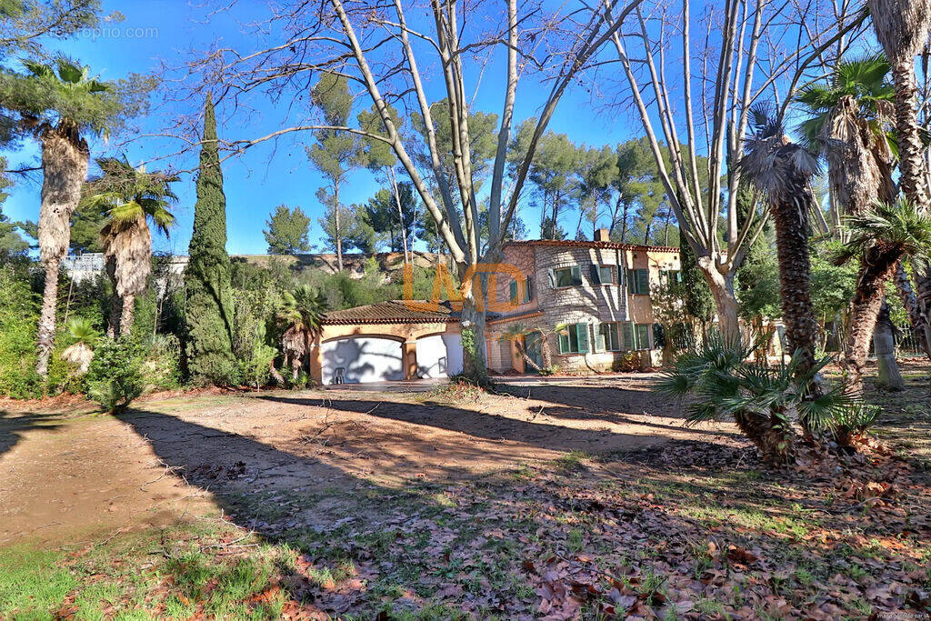 Commerce à SANARY-SUR-MER
