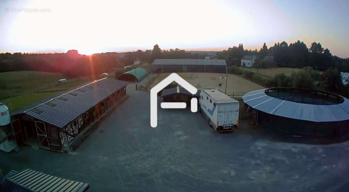 Maison à ARNAC-POMPADOUR