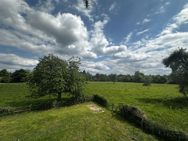 Corps de ferme avec 3,7 hectares de terrain - photo 9