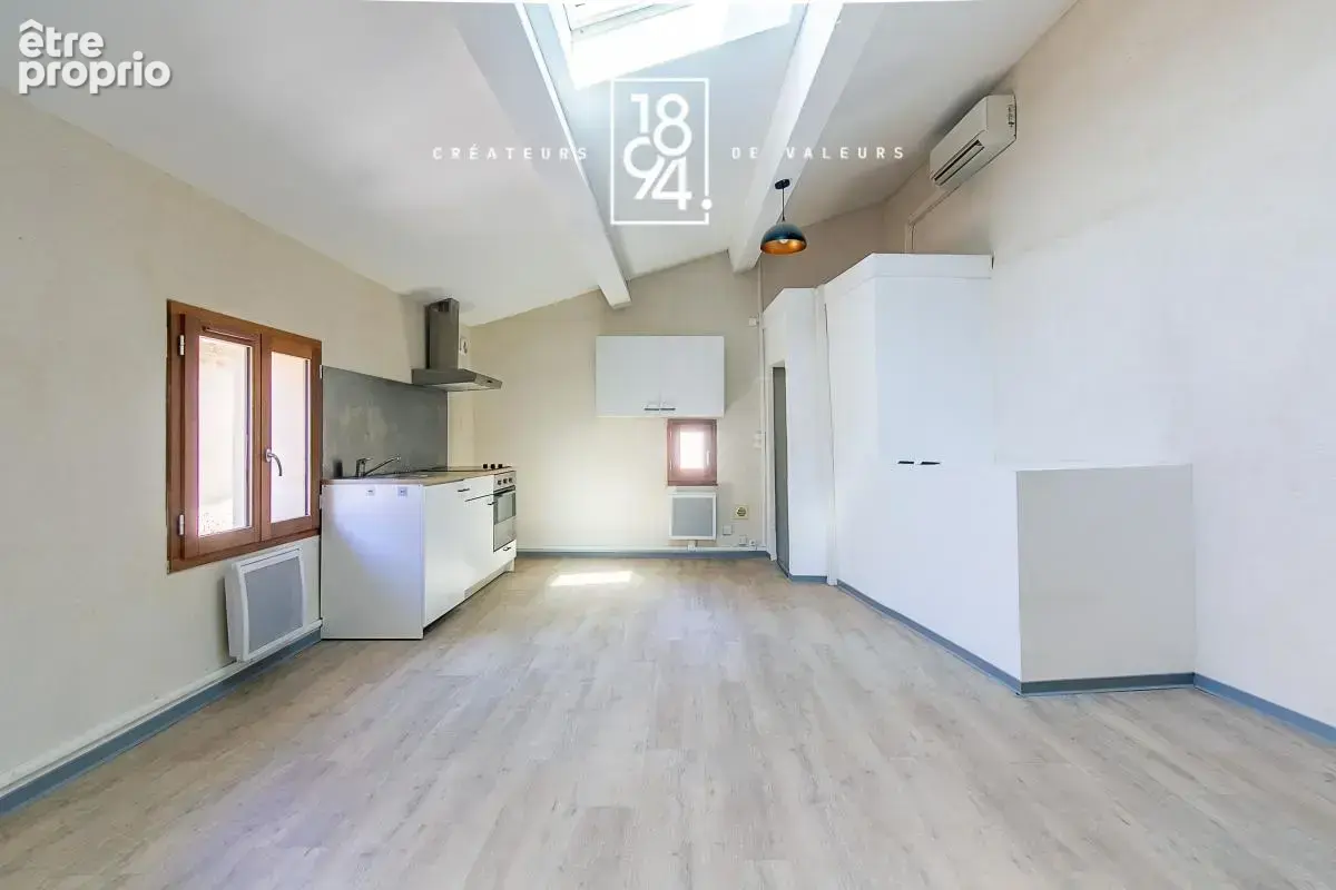 Maison de ville renove cabinet medical et appartement t2 centre ville 13560 senas - photo 3