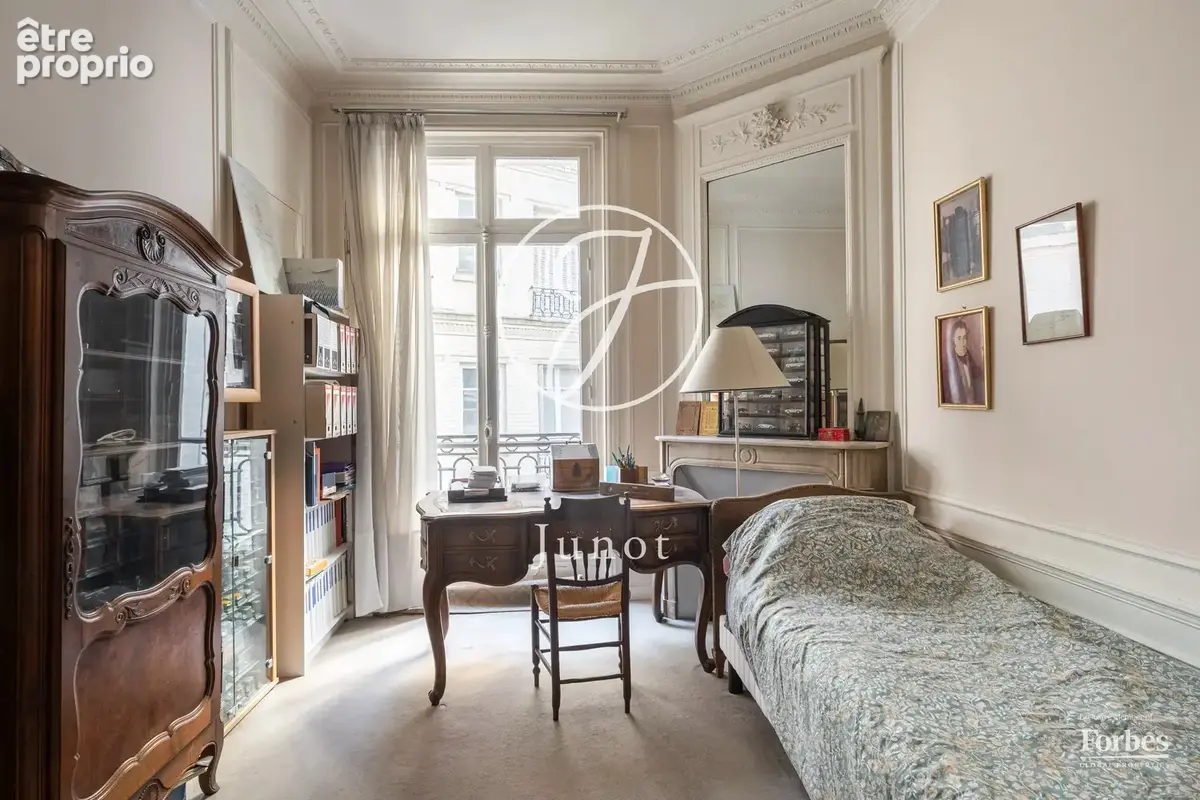 Paris 7e - CHAMP DE MARS - Appartement - 5 pièces - 130,45m² Carrez - 133,35m² au sol - Vues dégagées - photo 13