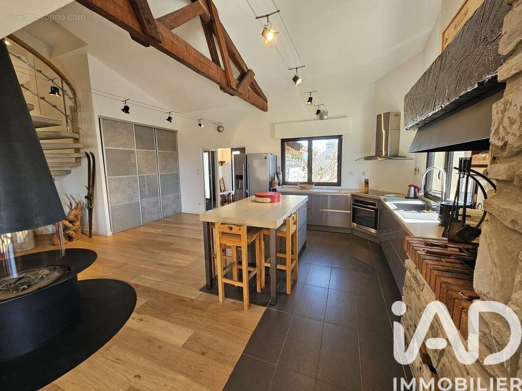 Maison 286 m² à Saint-Apollinaire  - photo 4