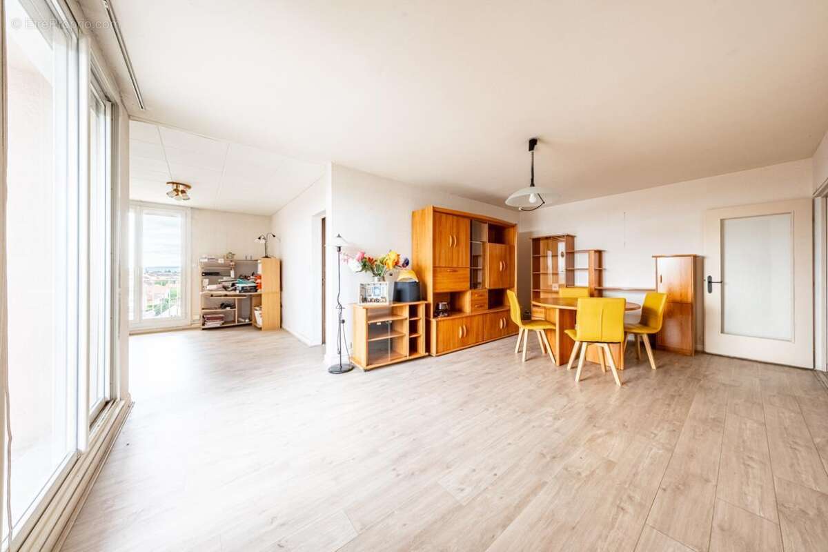 Appartement à CHENOVE