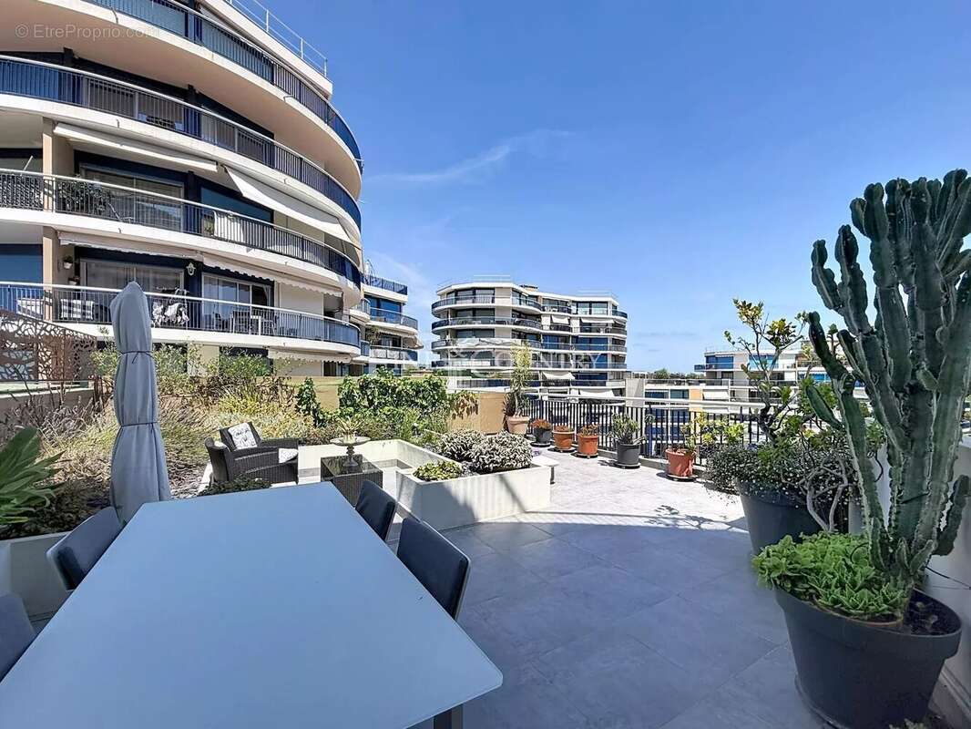 Appartement à MANDELIEU-LA-NAPOULE