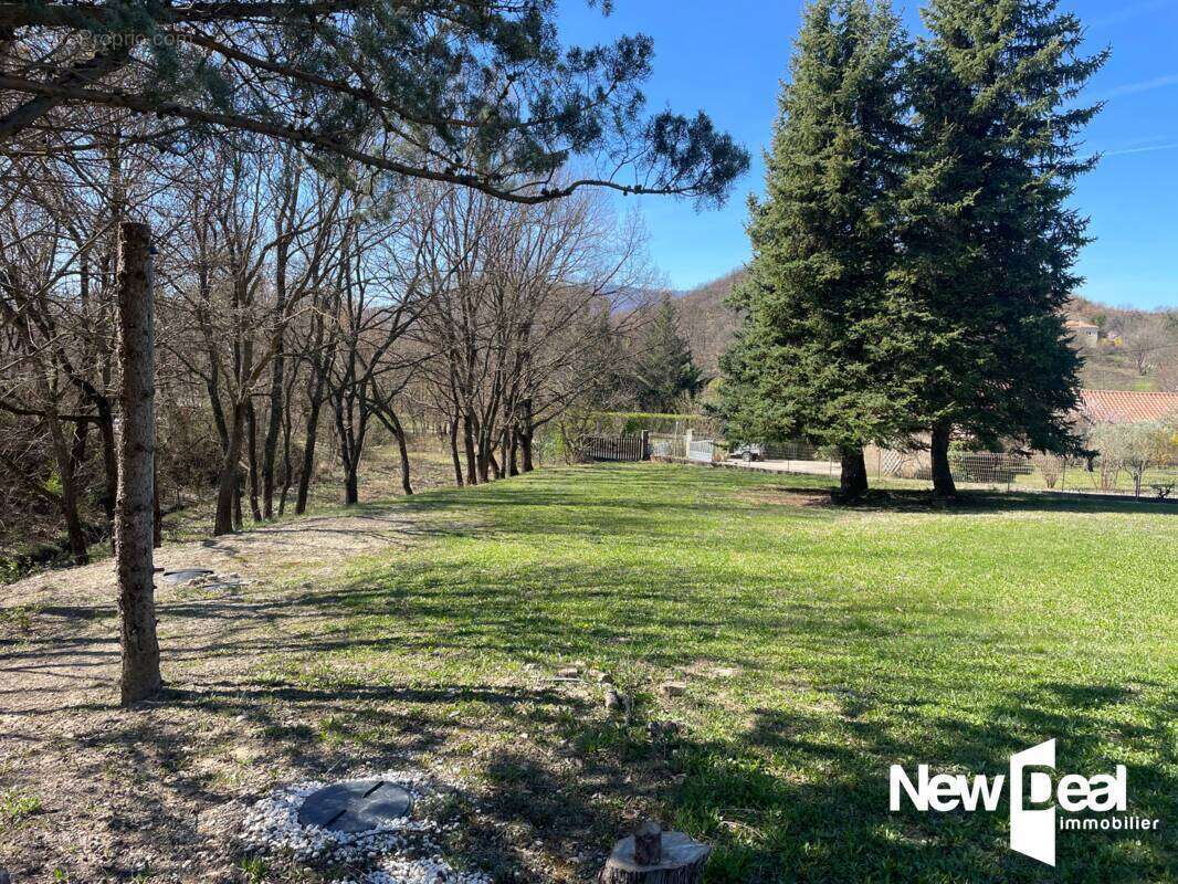 Maison à ENTREPIERRES