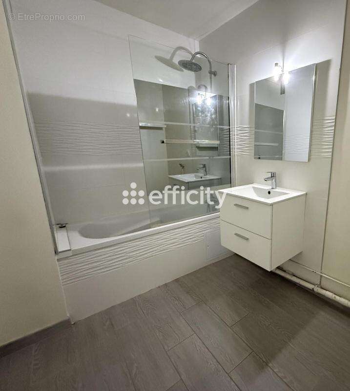 Appartement à MAGNY-LES-HAMEAUX