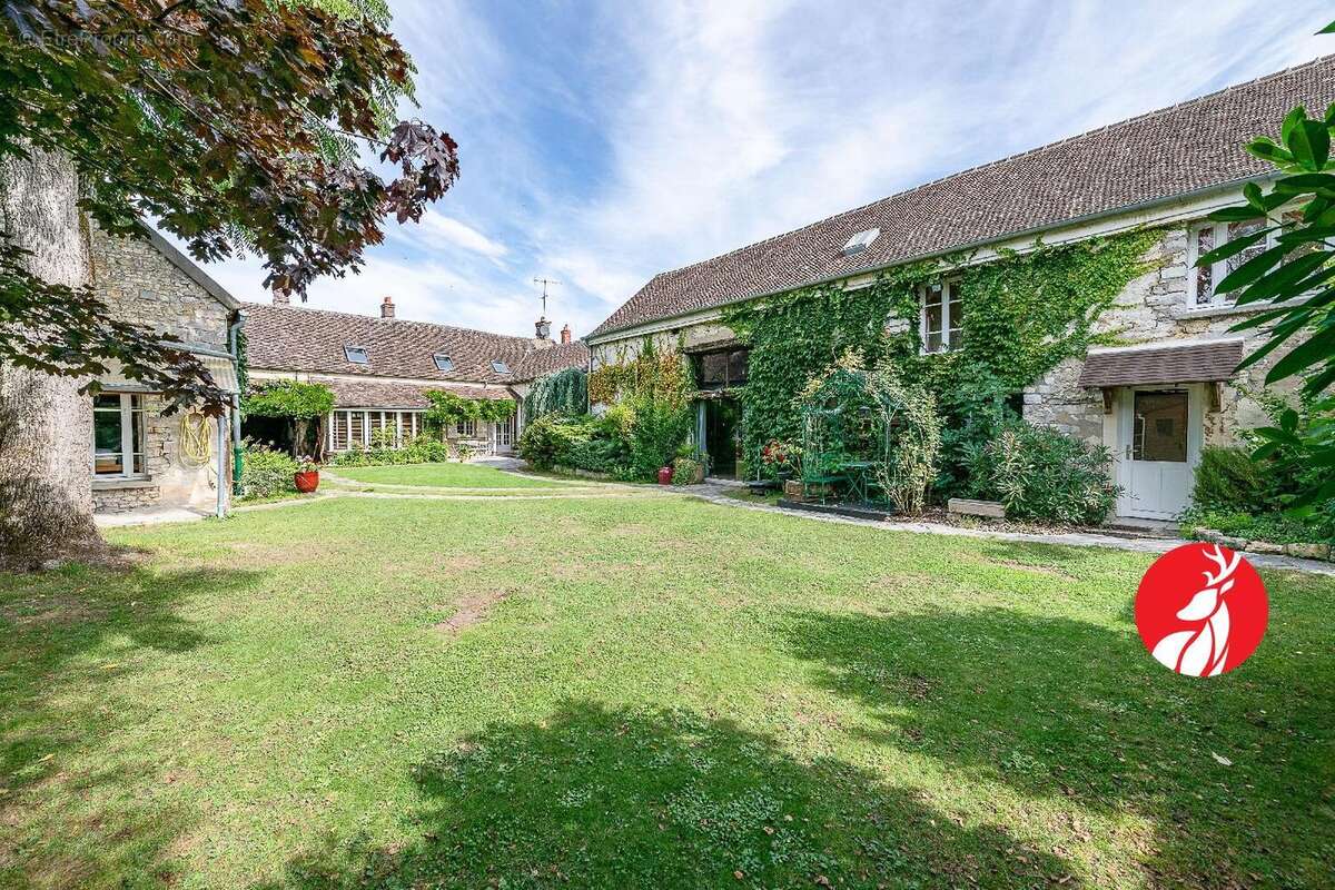 Maison à MONTCOURT-FROMONVILLE