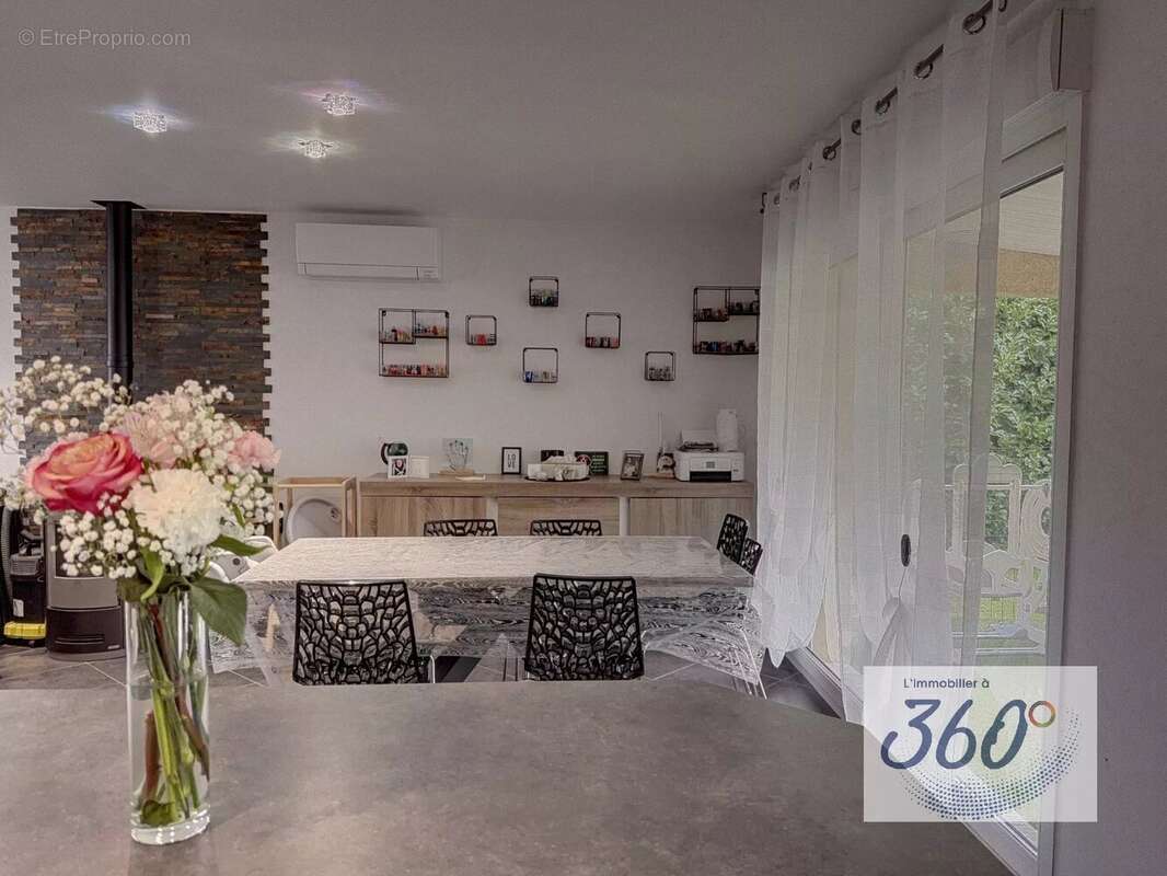 Maison à OUROUX-SUR-SAONE