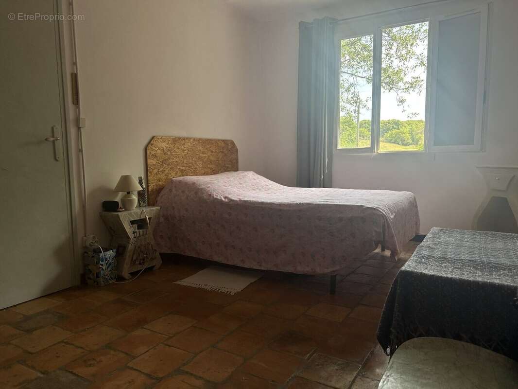 Maison de plain-pied avec dépendances et 1,5ha de terrain - photo 9