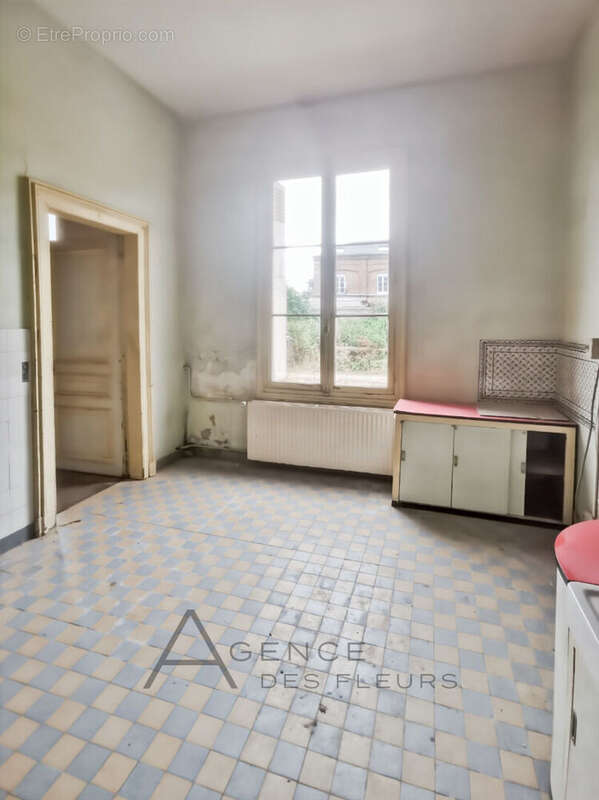 A saisir grande maison à rénover de160 m² - photo 3