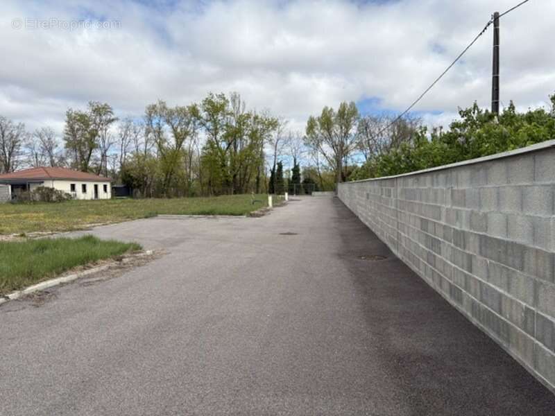 Terrain à SAINT-ROMAIN-DE-JALIONAS