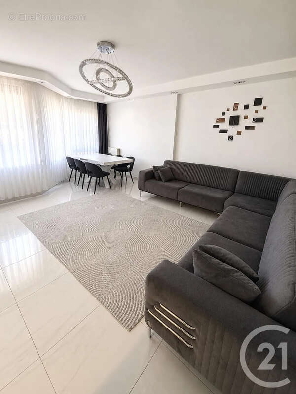 Appartement 85 m² à Vaulx-En-Velin  - photo 2