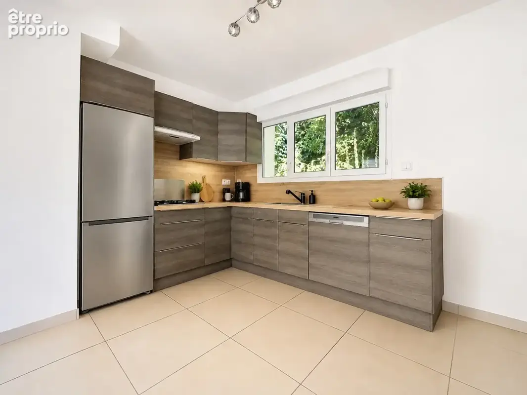 Maison entièrement rénovée à vendre 4 pièces de 85m2 avec 3 chambres et garage 60 m2 sur 833 m2 de terrain à CREYSSE (24) - photo 3