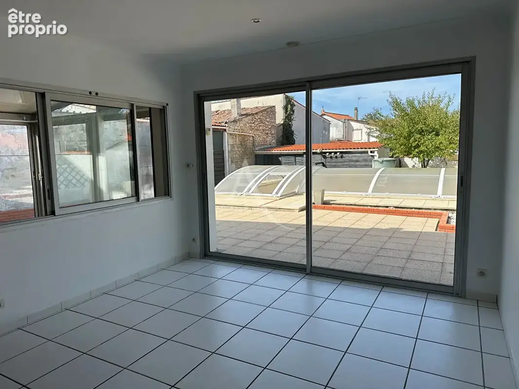 Grande maison familiale de 193.96 m2 avec piscine à Rochefort - photo 3
