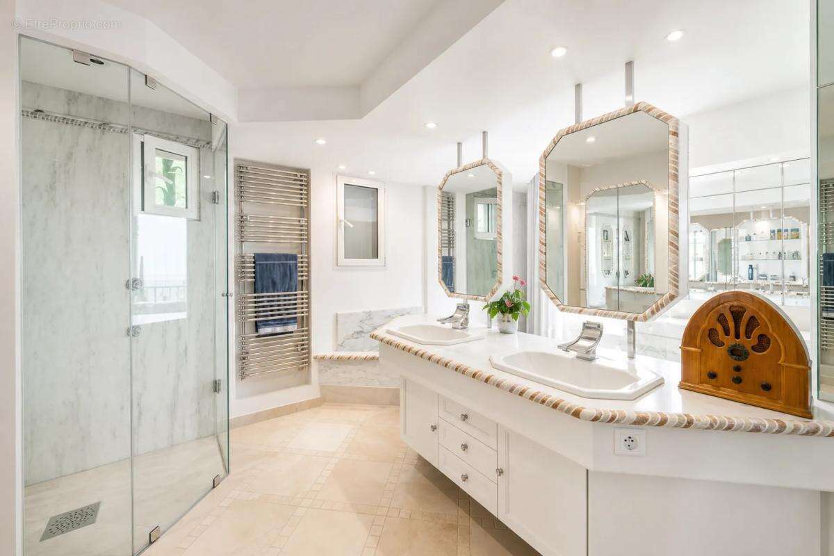 Maison de 6 pièces de 256 m² à Le Bar-sur-Loup - photo 42