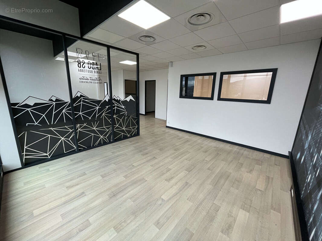 Commerce à CHALLES-LES-EAUX