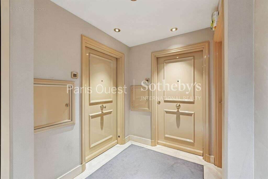 Appartement à PARIS-17E