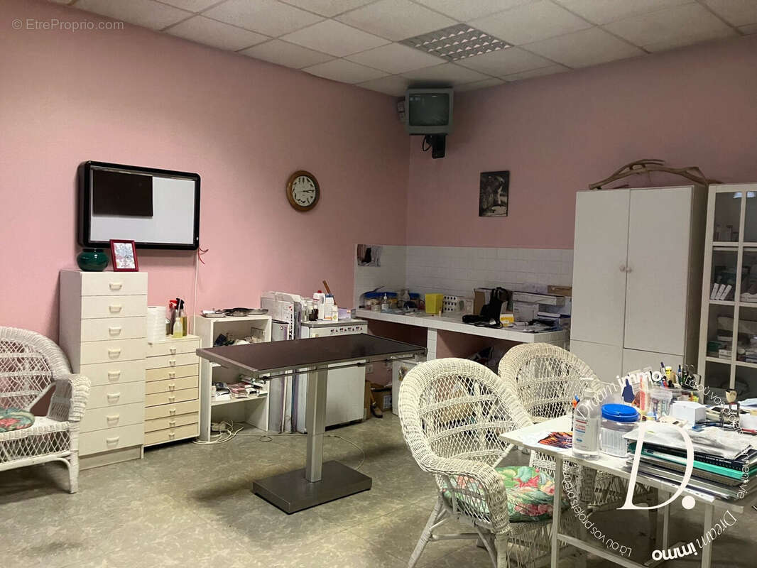 cabinet / bureau - Commerce à GASNY