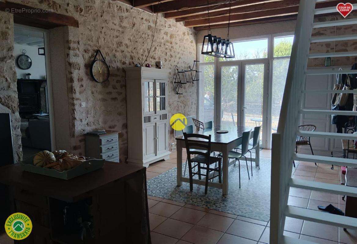 Maison à LE BOURG-D'HEM