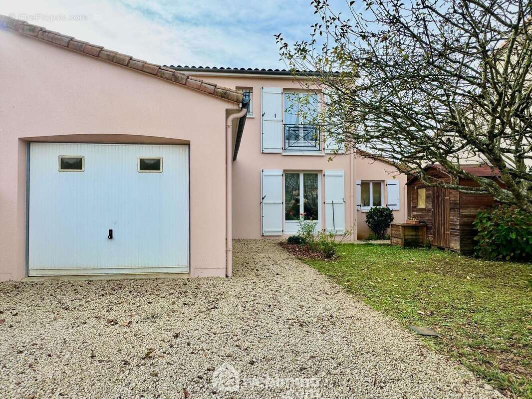 Au fond d&#039;une impasse, dans un lotissement résidentiel et paisible, - Maison à BUXEROLLES