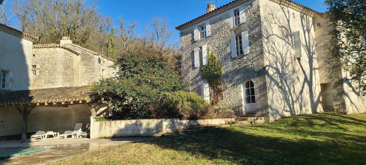Projet famillial ou exploitation de gîte possible, pour ce très beau hameau à proximité de Roquecor - photo 3