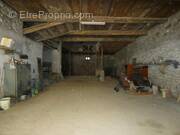 Photo 1 - Parking à PEPIEUX