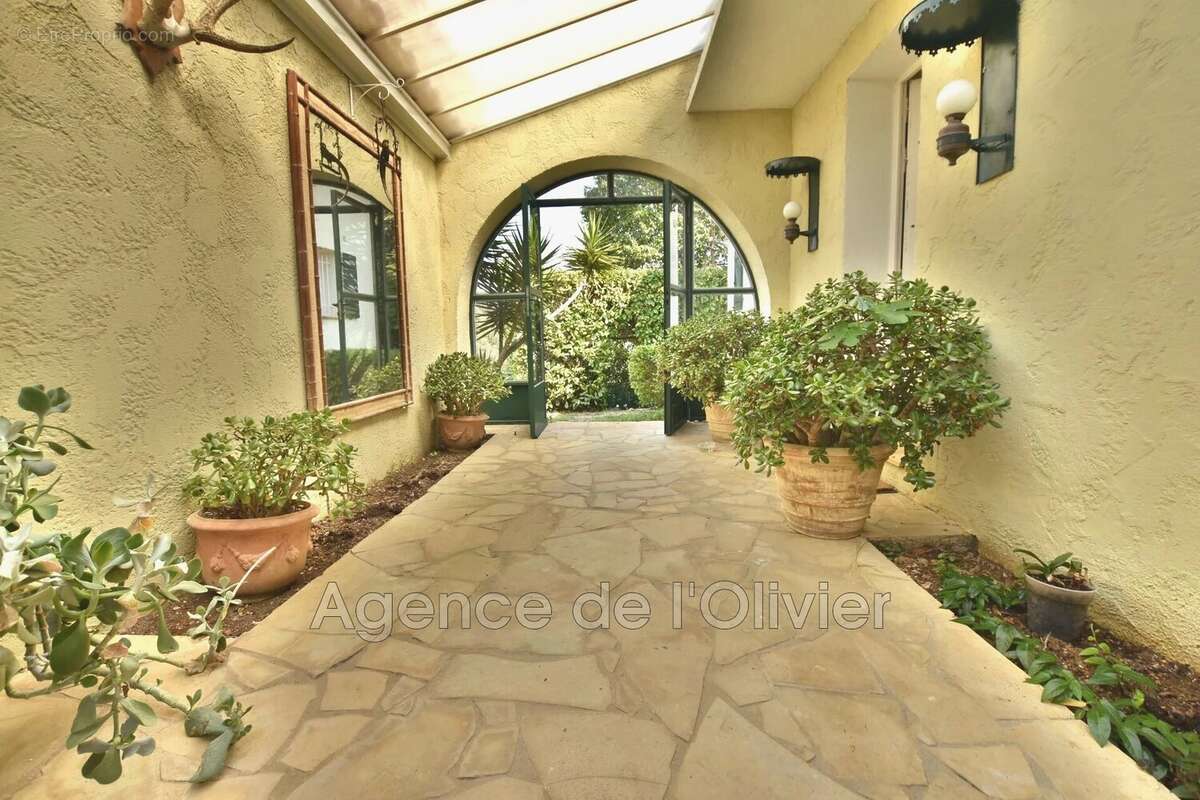 Maison à VALBONNE