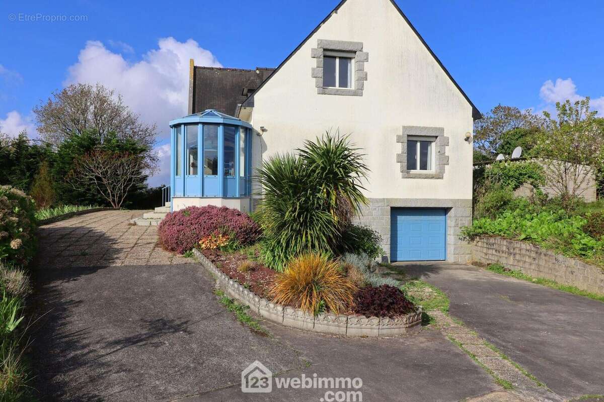 Maison à TREDREZ-LOCQUEMEAU