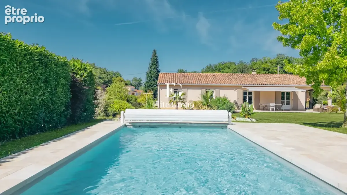 Maison de plain-pied avec piscine sur grand terrain clos et arboré - photo 2