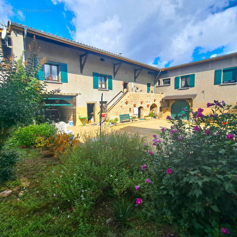 Maison à ORLIENAS