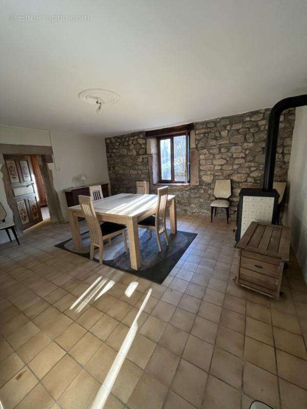 Maison à SAINT-BRESSON