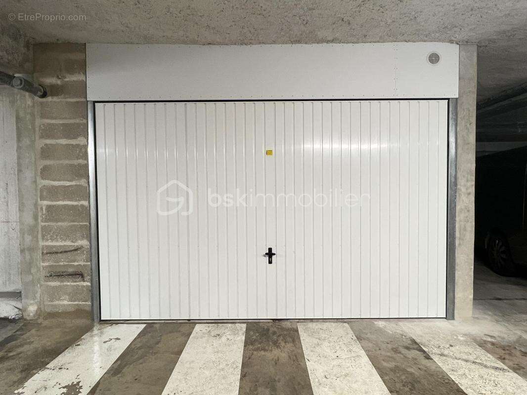 8 Box et 1 place de parking sur 167 m² + ou - - photo 17