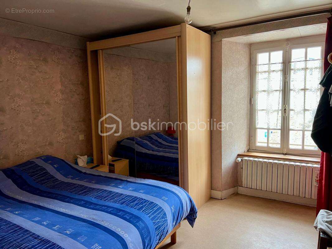 Maison à BAZOUGES-LA-PEROUSE