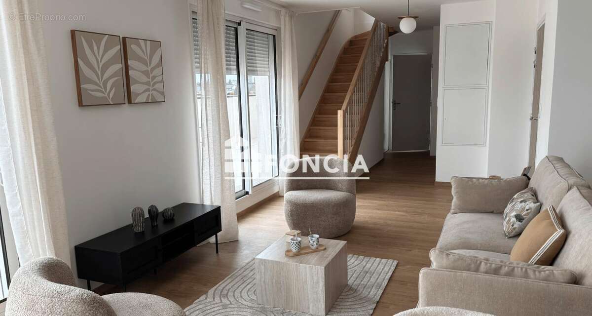 Quartier Jeanne d'Arc : LUMINEUX appartement T5 duplex Neuf, Terrasse de 55 m2, belles vues dégagées, garage, prestations qualit - photo 4