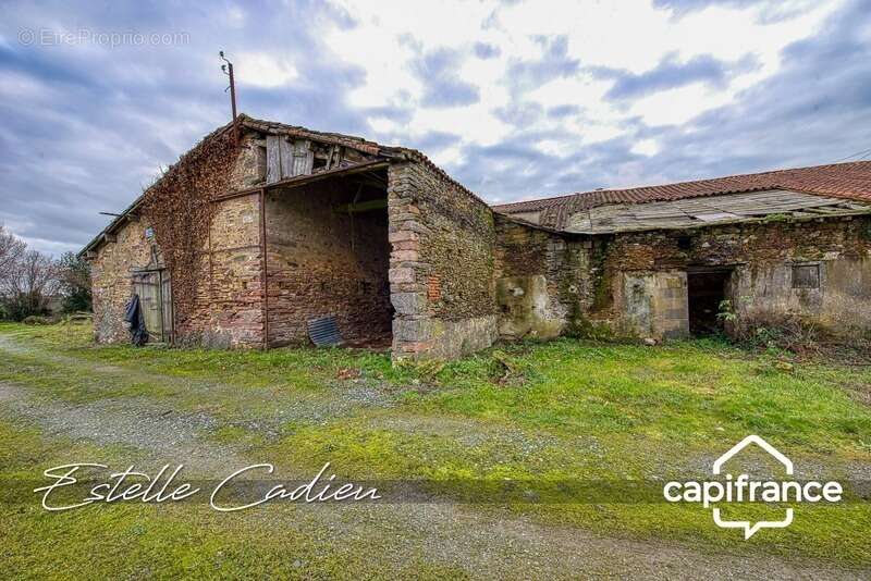 Maison à SAINT-PIERRE-DU-CHEMIN