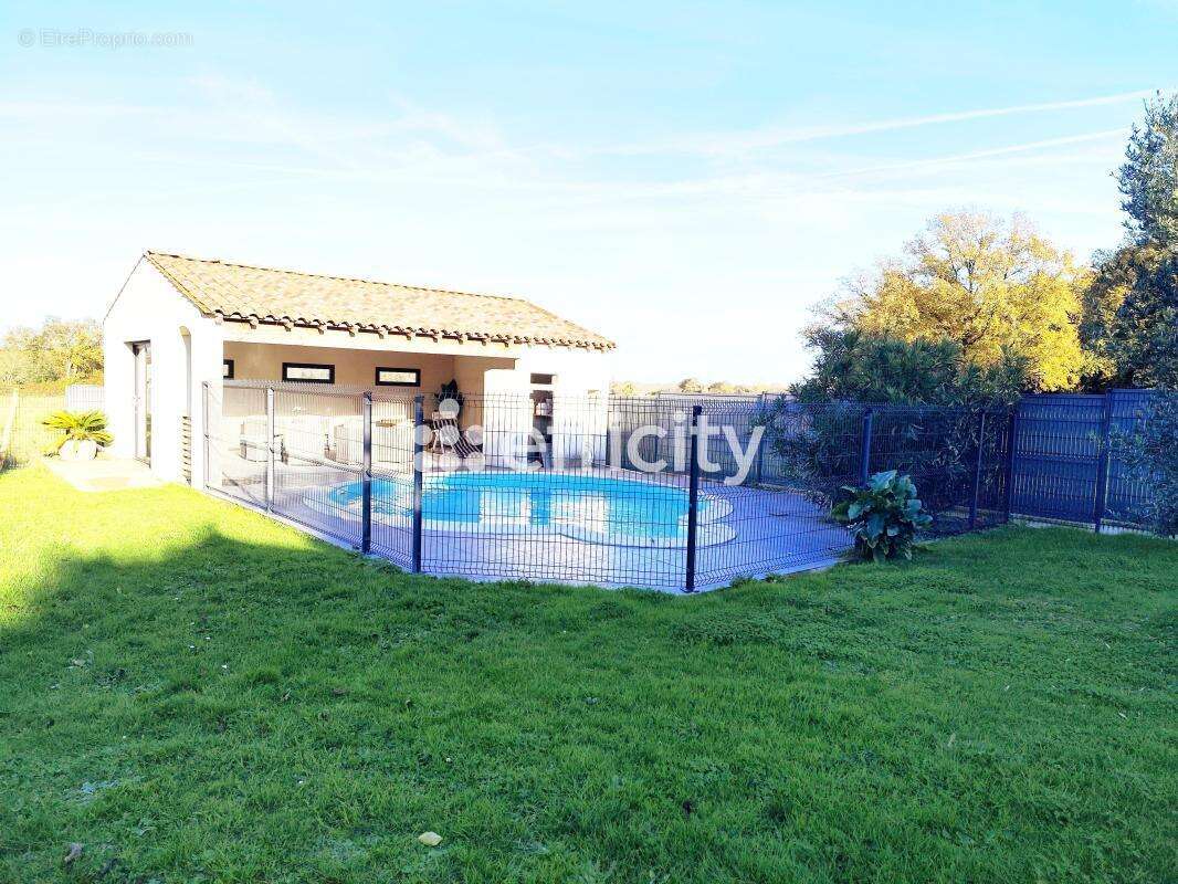 Maison à BRIZAMBOURG